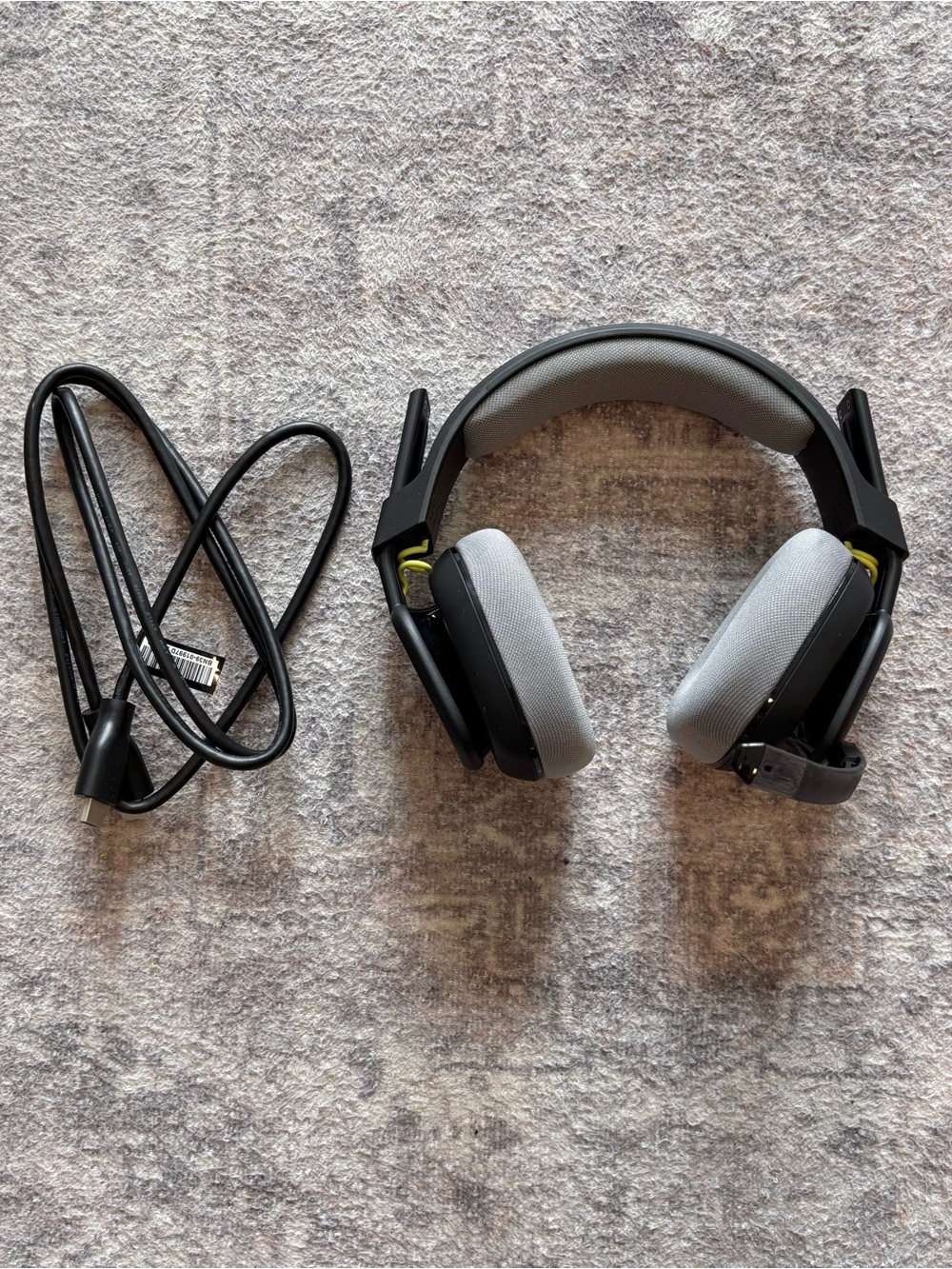 Wireless Gaming Headset with Gray Ear Cushions and Black Frame